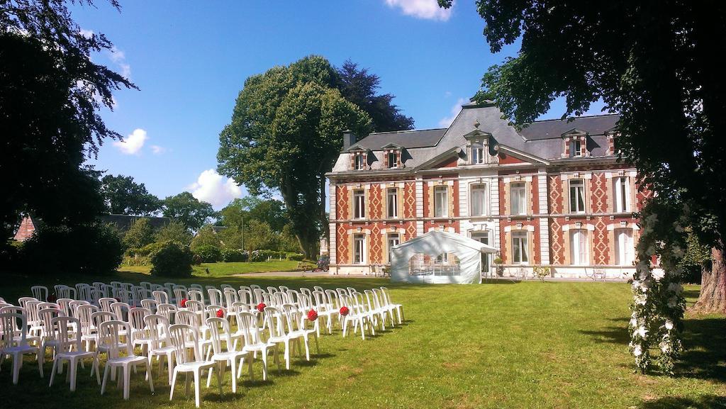 Chateau Des Saveurs Saint-Sauveur-dʼÉmalleville Exterior foto
